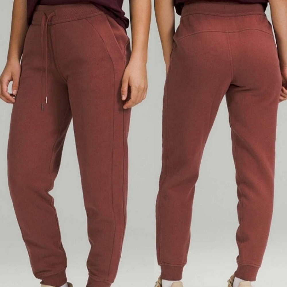 Lululemon Scuba High-Rise Jogger in Smoky Red size 0